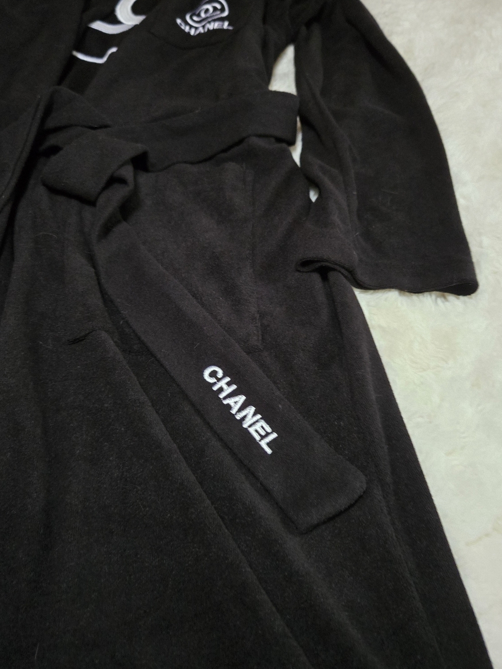l Black Robe Coat - Picture 4 of 9